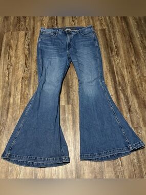 Wrangler High Rise Flare Jeans Women's 33 Western Classic Wash Denim